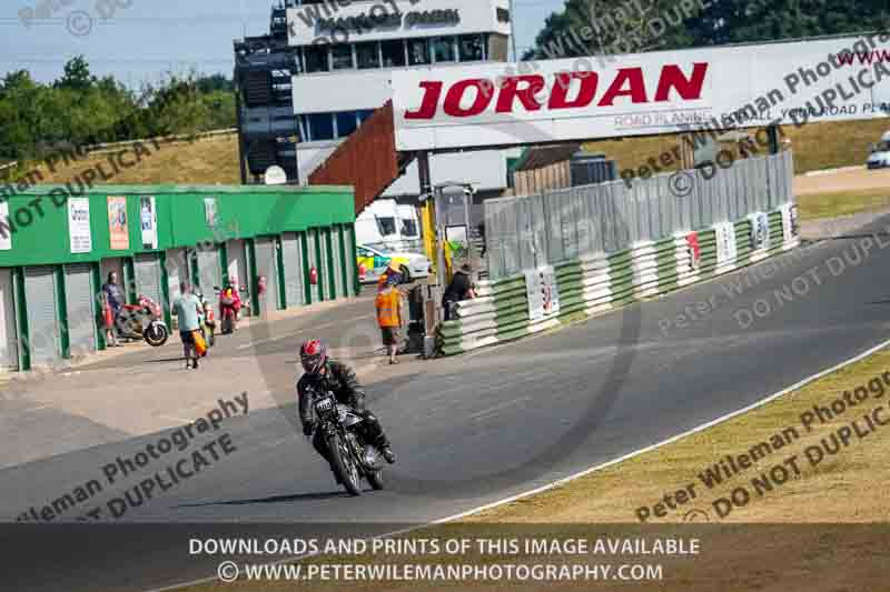 Vintage motorcycle club;eventdigitalimages;mallory park;mallory park trackday photographs;no limits trackdays;peter wileman photography;trackday digital images;trackday photos;vmcc festival 1000 bikes photographs